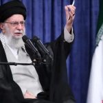 革命卫队损失惨重，哈梅内伊下令全国哀悼三天，伊朗总统“坐山观虎斗”？