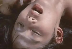 日本经典 R 级片《无水之池》：剖开现代人性的空洞，直面普通人的沉沦深渊