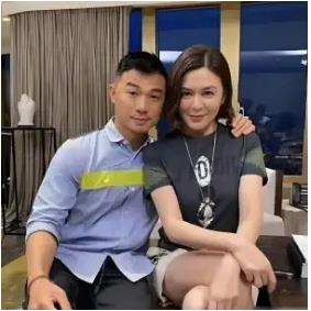  62岁关之琳近况曝光，与27岁小男友热恋，身材比之前还要性感妩媚 